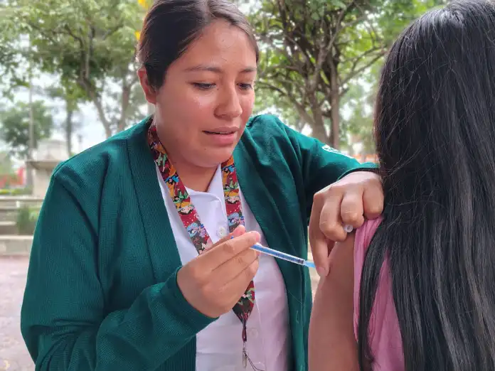 IMSS Oaxaca inicia la Campaña de Vacunación contra el VPH 2025