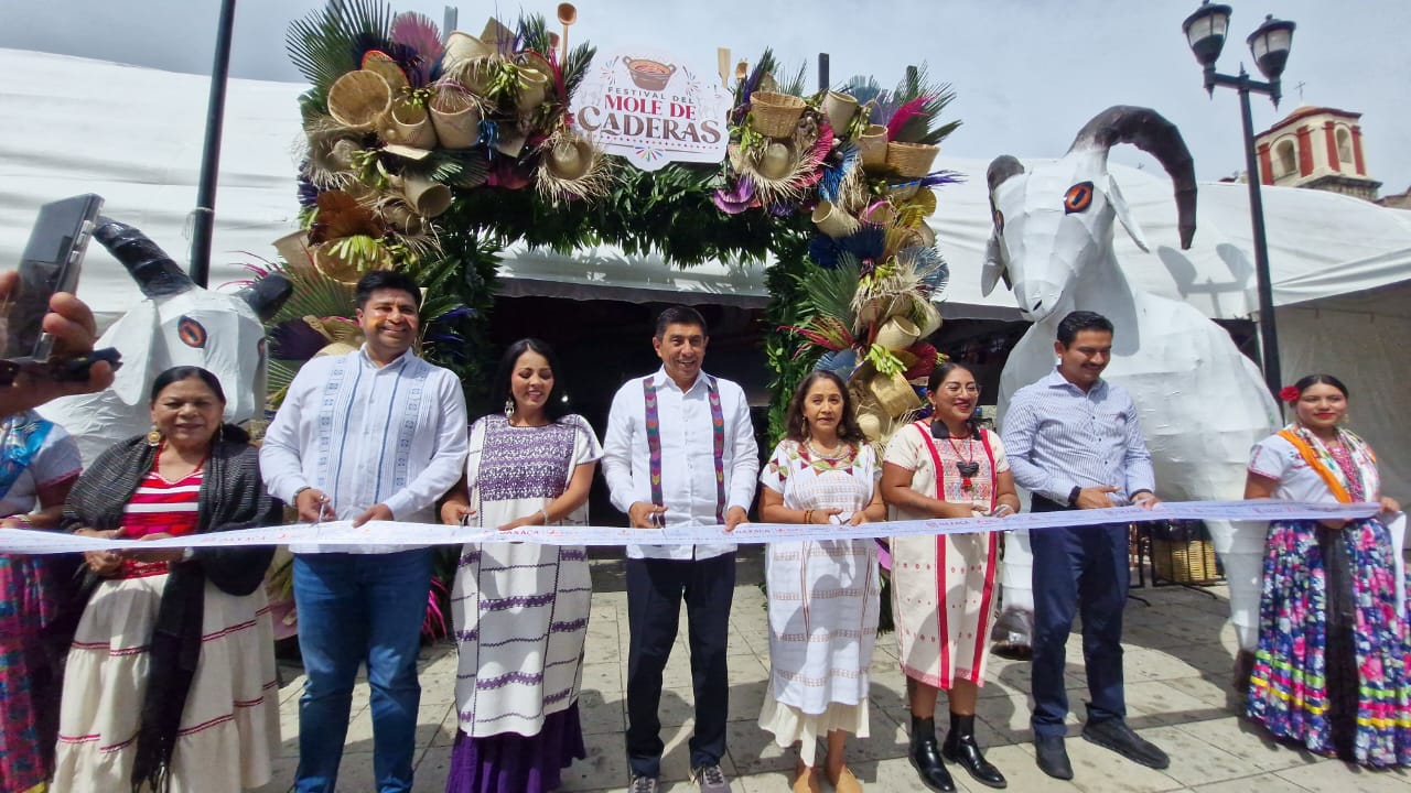 Inaugura Salomón Jara el Festival del Mole de Caderas