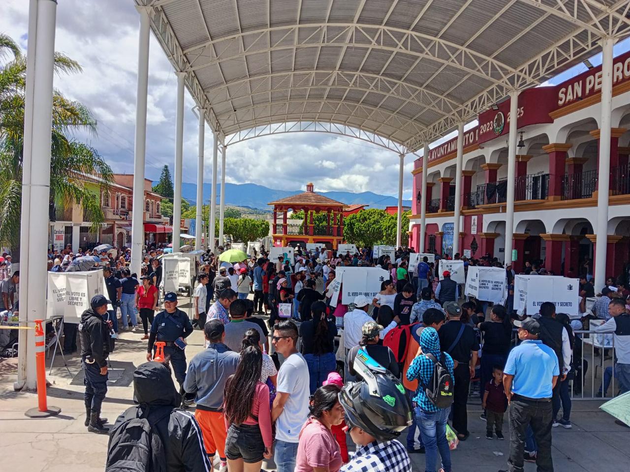 Transcurren en paz y civilidad las asambleas electivas en municipios de sistemas normativos internos