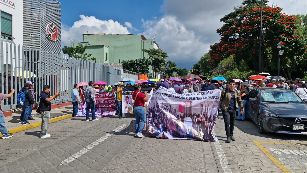 Convocan burócratas oaxaqueños a marcha contra retención ilegal de ISR