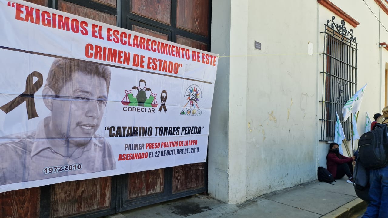 Bloquea CODEDI oficinas de la FGEO; exige justicia por el ases1nato de Catarino Torres Pereda