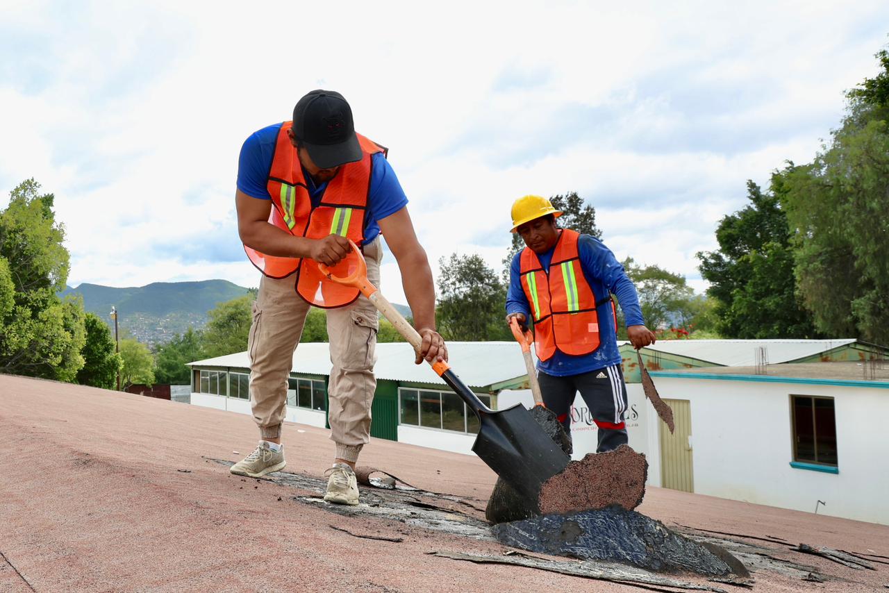 Arranca Iocied obras de mejoramiento de la secundaria Jaime Torres Bodet de San Lorenzo Cacaotepec