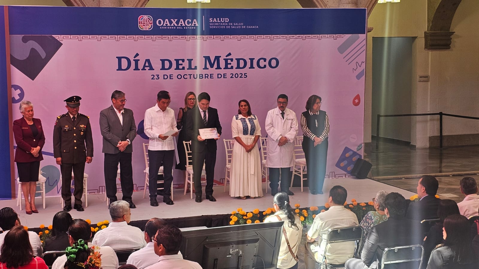 Reconoce Salomón Jara Cruz labor de médicos oaxaqueños