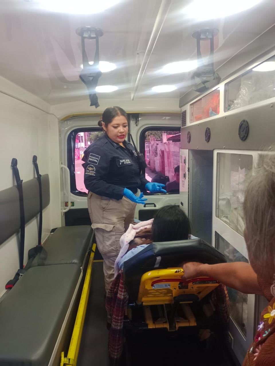Mujer da a luz en ambulancia de Santa Lucía del Camino