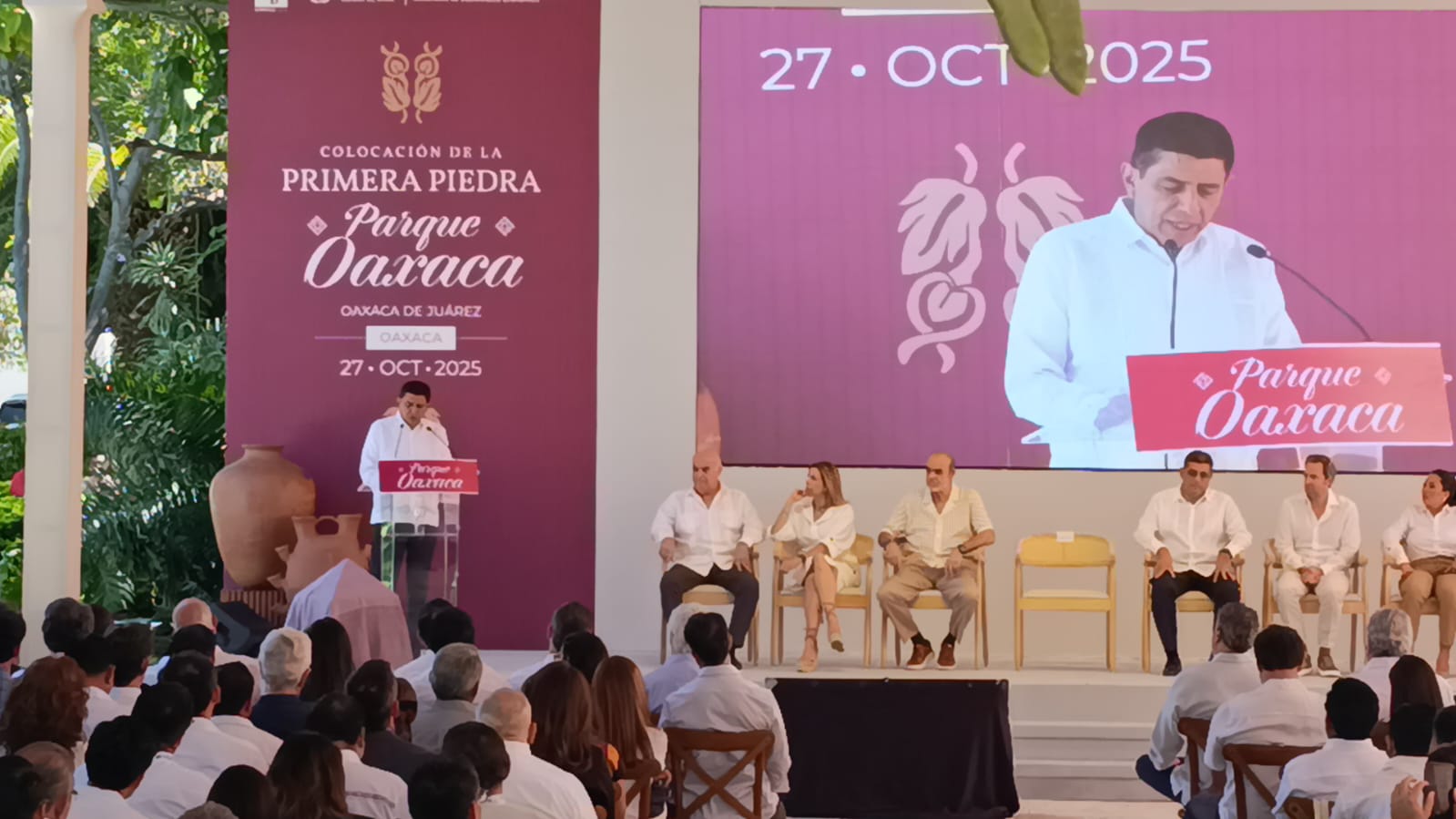 Colocan primera piedra del Parque Oaxaca