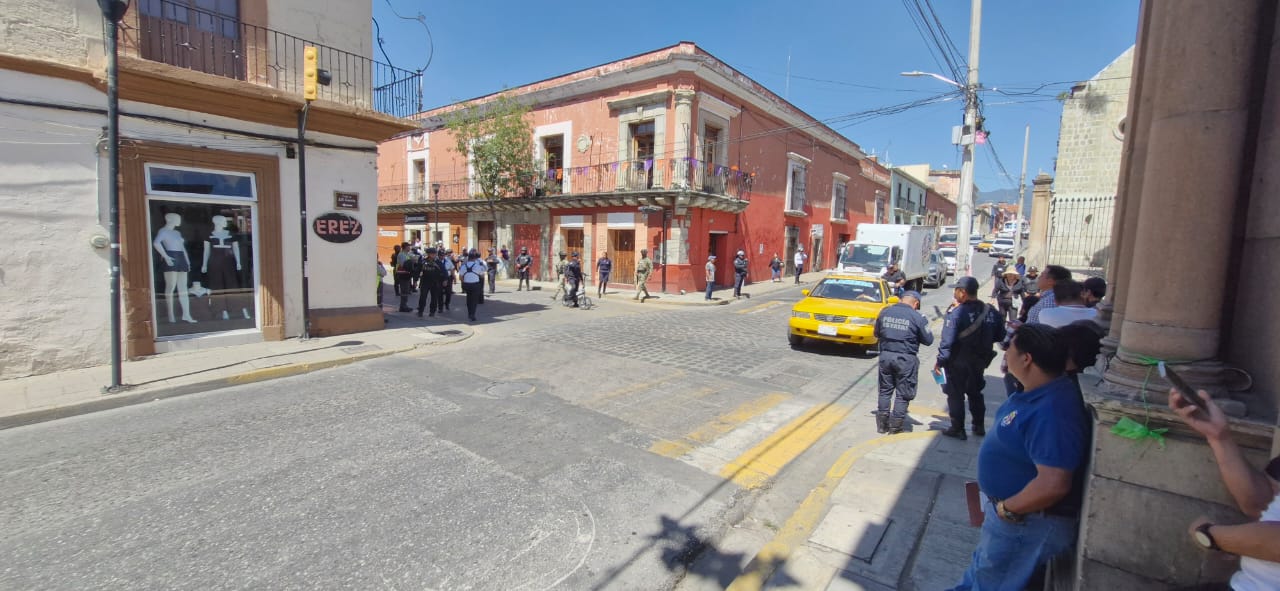 Normalistas liberan vialidad tras diálogo con autoridades; se registra incidente menor