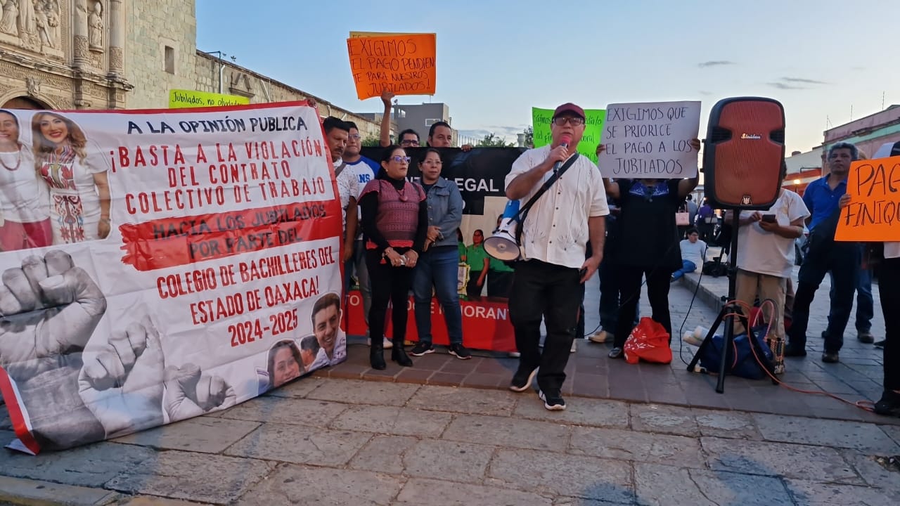 Se unen jubilados del COBAO a protesta laboral en Oaxaca