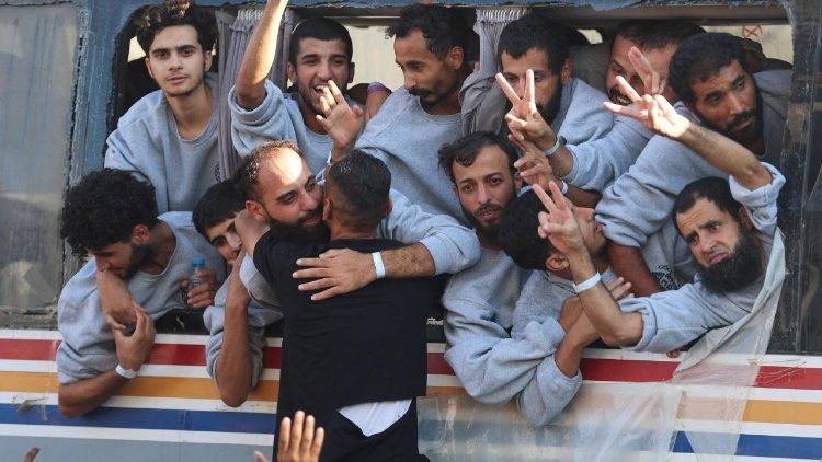 Hamás libera rehenes israelíes en canje por presos palestinos