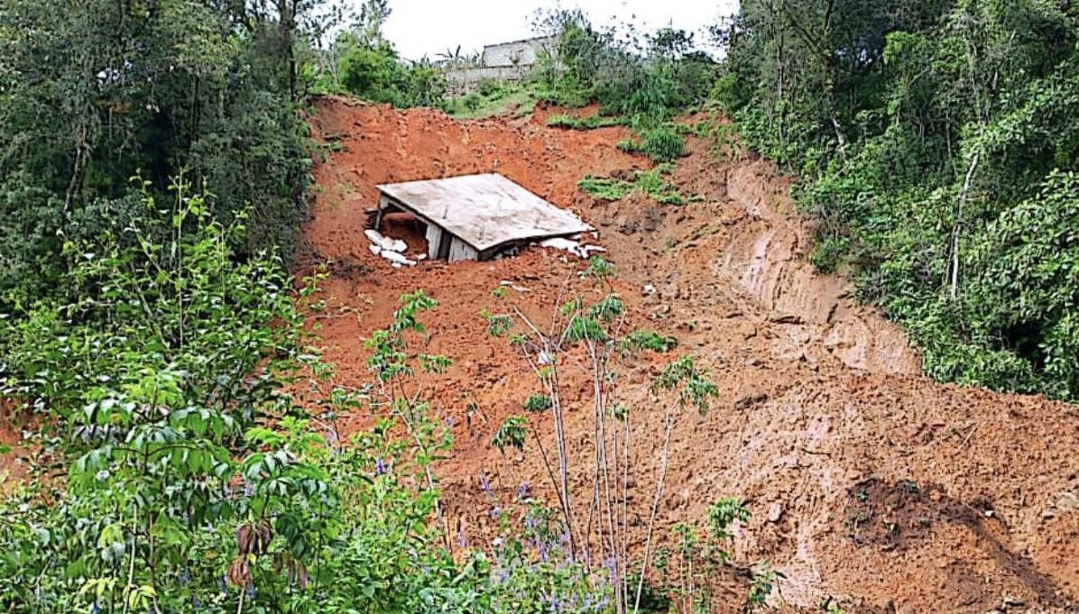 Mantiene Protección Civil coordinación con autoridades de San José Chiapas, Teopoxco ante desgajamiento de tierra