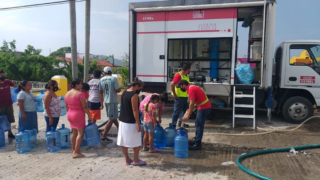 Intensifican distribución de agua y víveres en tres estados azotados