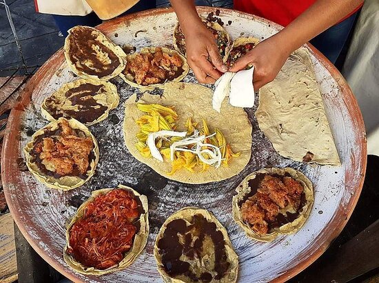 Probar el alma oaxaqueña: Cinco joyas culinarias en las calles de la capital