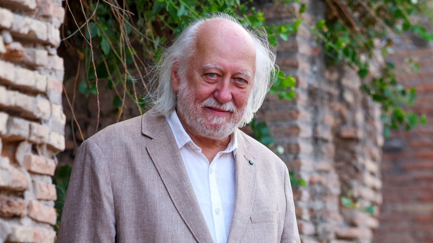 Otorga Nobel de Literatura 2025 a visionario húngaro László Krasznahorkai