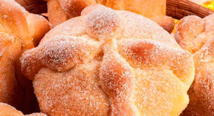 Descubre el simbolismo profundo del pan de muerto en la ofrenda de Día de Muertos