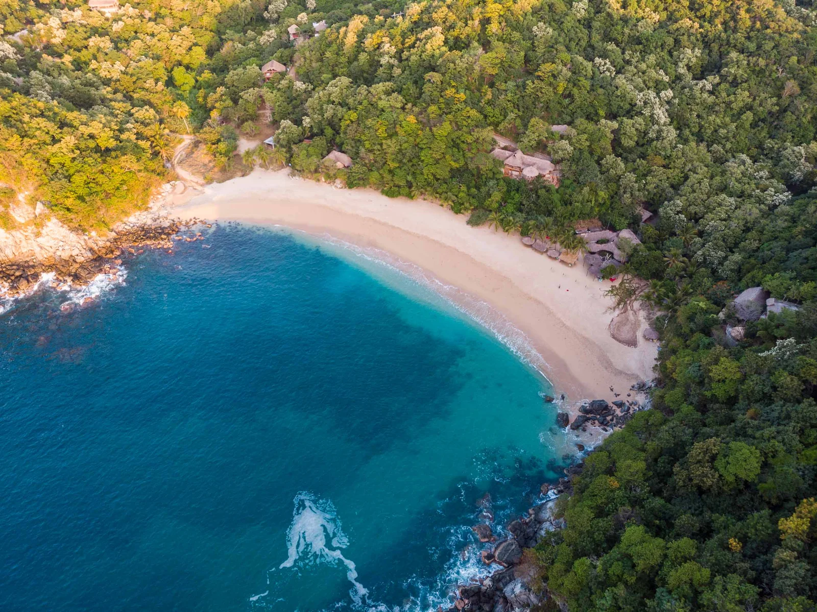 Descubre la Playa La Boquilla, oasis de tranquilidad en Oaxaca