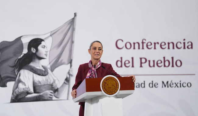 Cuauhtémoc, Ciudad de México, México, 16 de octubre de 2025. 
La doctora Claudia Sheinbaum Pardo, presidenta Constitucional de los Estados Unidos Mexicanos en conferencia de prensa matutina, “Conferencia del Pueblo” y enlace con Mario Delgado Carrillo, secretario de Educación Pública; Emilia Esther Calleja Alor, directora general de la Comisión Federal de Electricidad (CFE) y Ariadna Montiel Reyes, secretaria del Bienestar. La acompañan Jesús Antonio Esteva Medina, secretario de Infraestructura, Comunicaciones y Transportes; Arturo Zaldívar, coordinador general de politica y gobierno y Noemí Juárez Pérez, subsecretaria de Educación Pública. 
Foto: Hazel Cárdenas / Presidencia