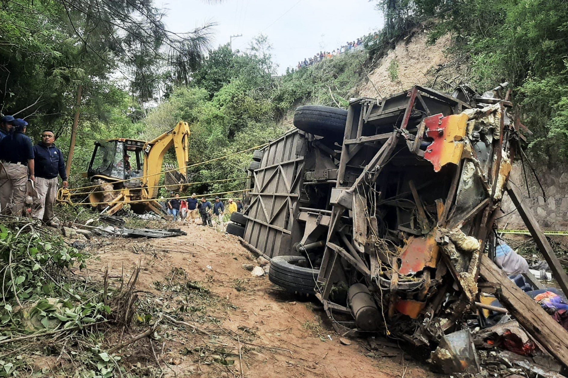 Vuelca autobús en la Mixteca de Oaxaca sin víctimas fatales