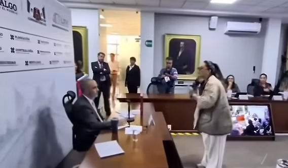 Confronta mujer a fiscal de Hidalgo en plena comparecencia por impunidad