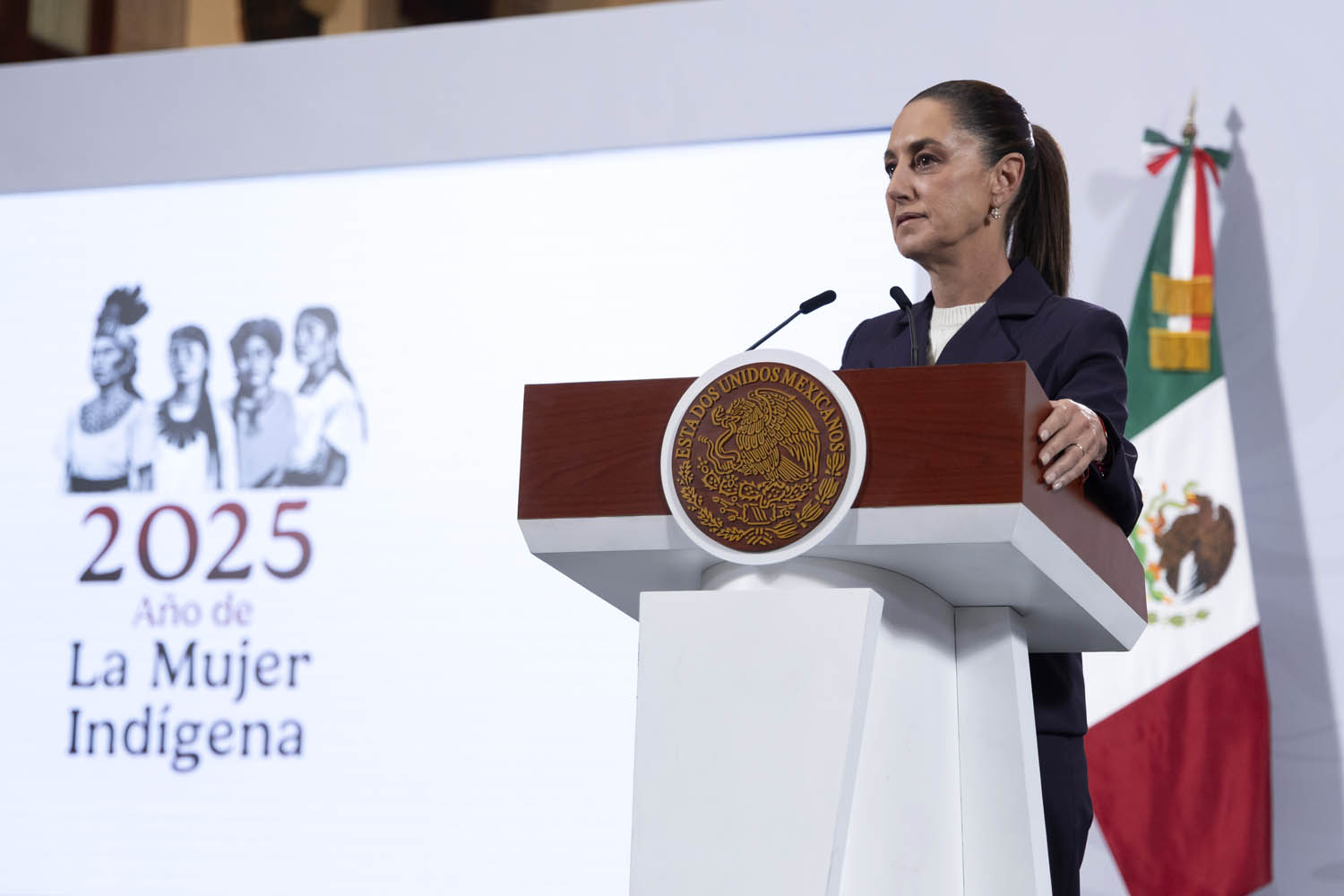 Sheinbaum denuncia acoso en calles del Centro y exige ley nacional