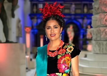 Orgullo oaxaqueño en Londres: Salma Hayek deslumbra con un traje Tehuana de gala confeccionado en Santo Domingo Tehuantepec