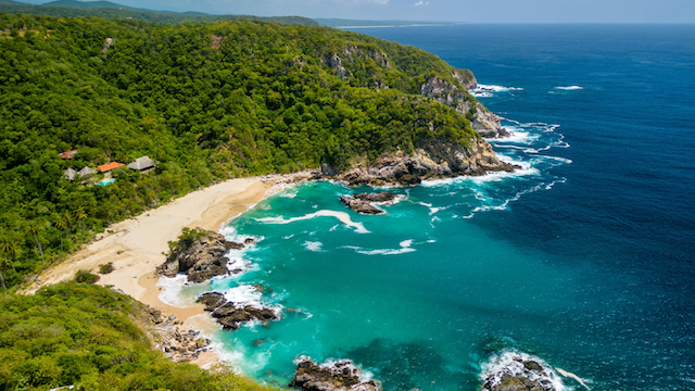 Transforma la costa de Oaxaca su rol de paraíso natural en motor económico de México