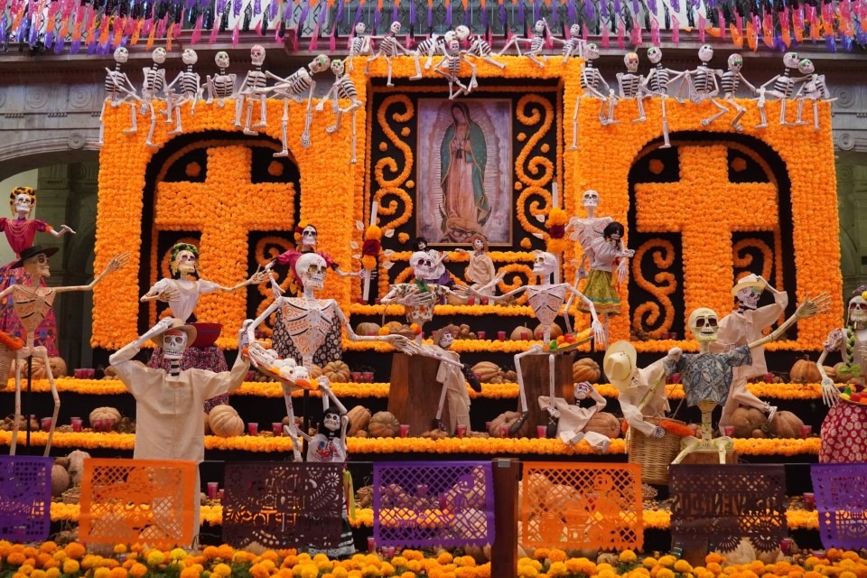 Cerca de 15 mil personas visitaron el Altar Monumental de Palacio de Gobierno