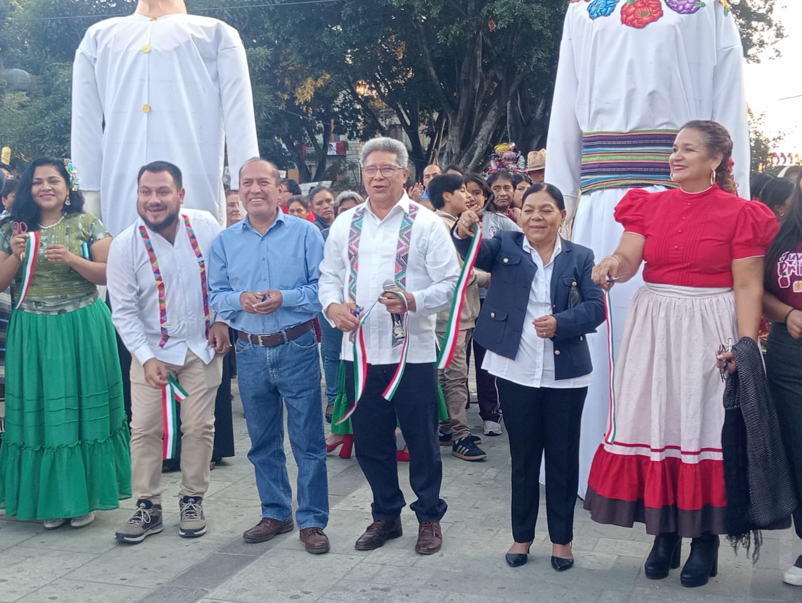 SEP Oaxaca realiza verbena por el aniversario de la Revolución