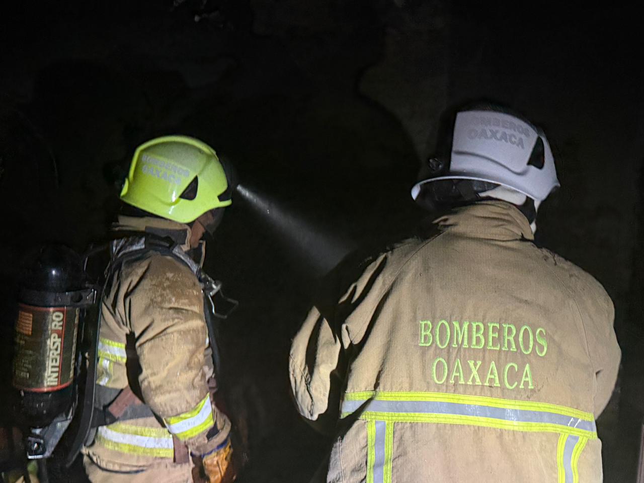 Sofocan Bomberos de Oaxaca incendio en vivienda de la Agencia de Policía de Dolores