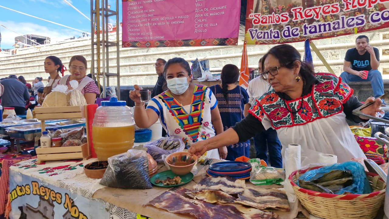Ya se vive el ambiente del XXXVI Fandango Costeño en la Plaza de la Danza
