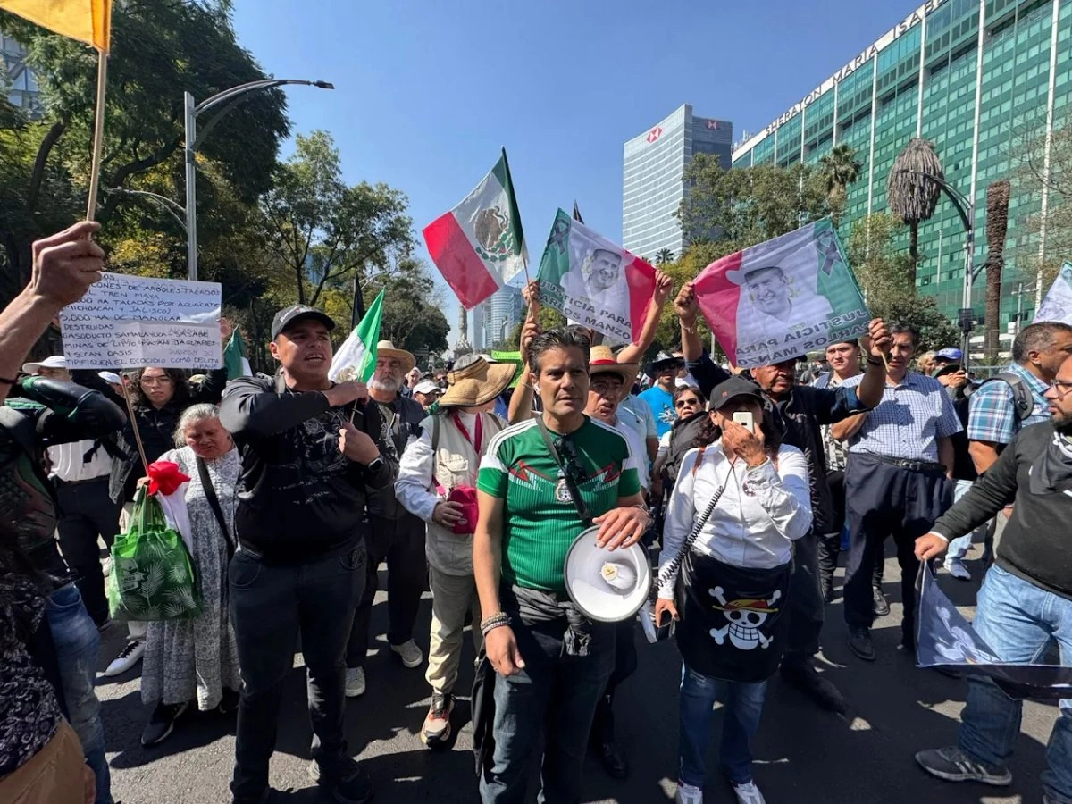 Padres exigen a Sheinbaum dejar de deslegitimar marchas juveniles en segunda marcha en CDMX