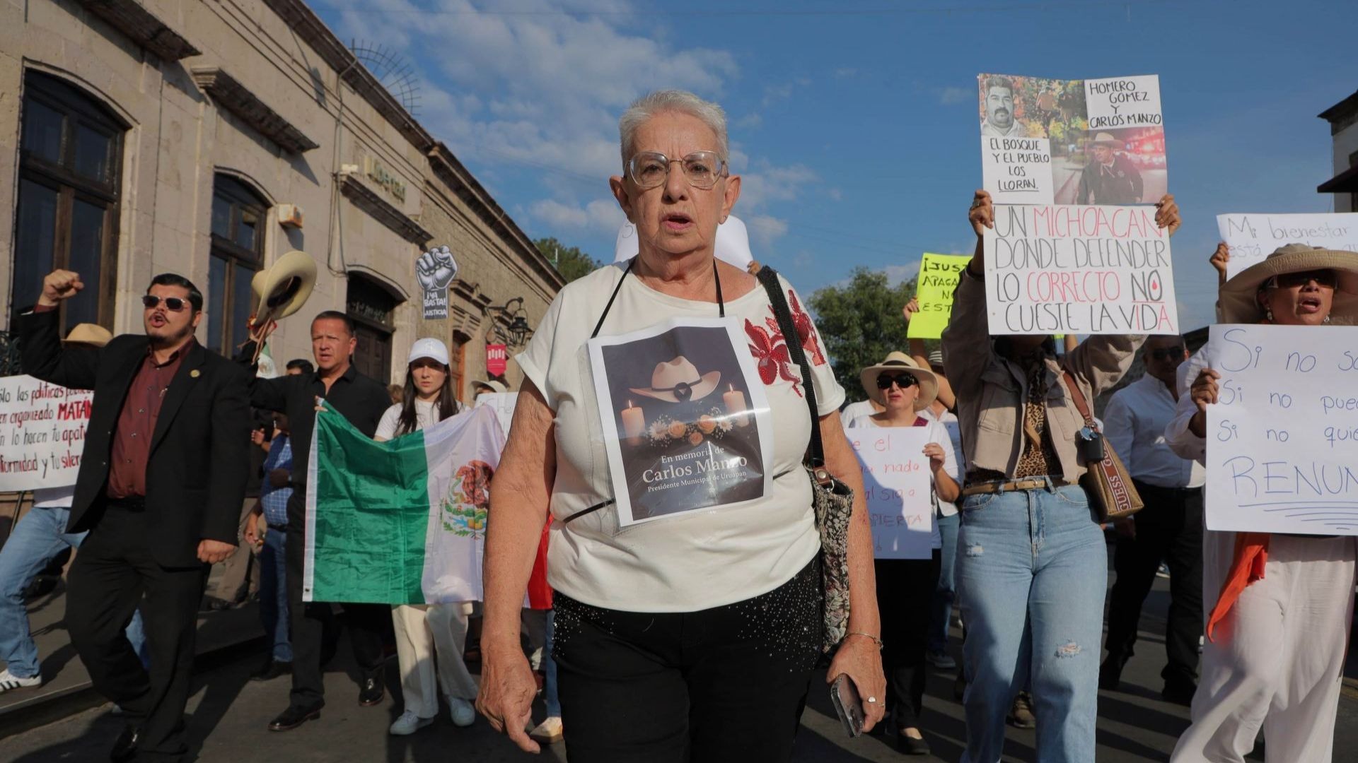 Miles claman justicia por Manzo en masiva marcha de Uruapan