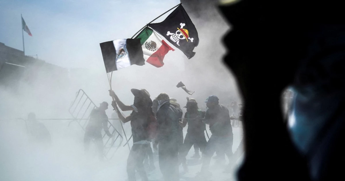 Marcha de la Generación Z deja agresiones a periodistas, denuncian hostigamiento policíaco