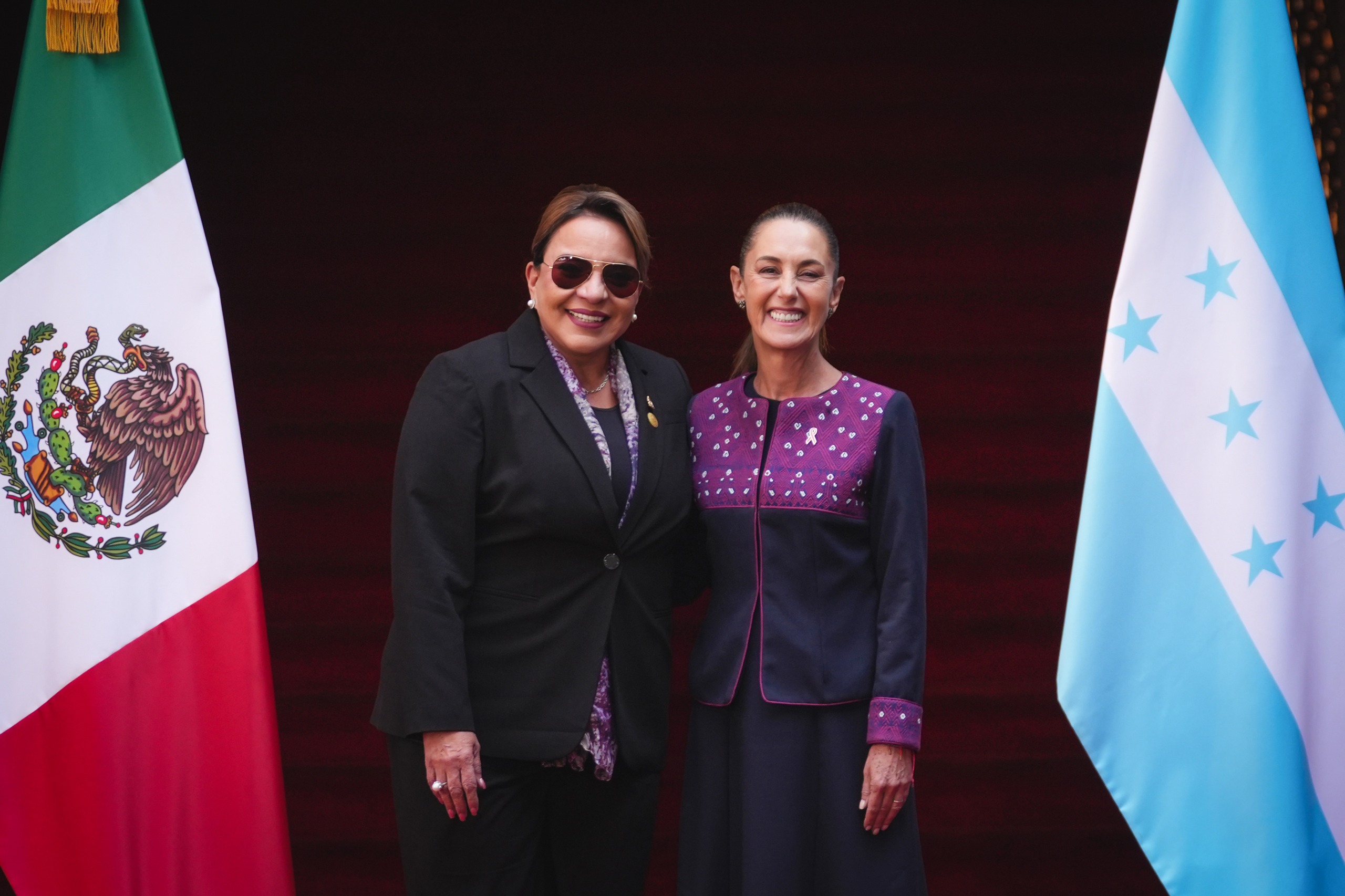 Sheinbaum recibe a Xiomara Castro y resalta cooperación México-Honduras