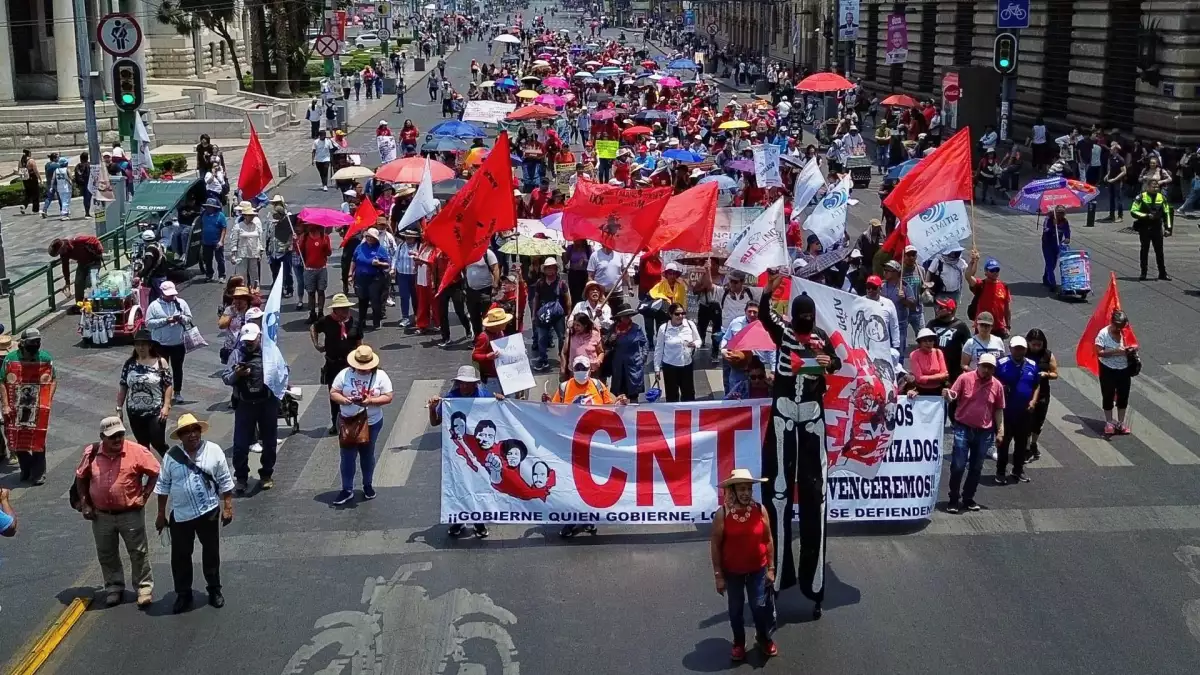 CNTE irrumpe en Congreso y rechaza ser «derecha» en paro de 48 horas