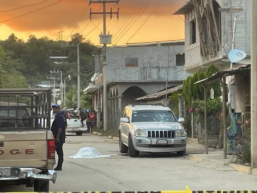 Ejecutan a dos hombres en miscelánea que operaba como punto de venta de drogas en Collantes, Oaxaca