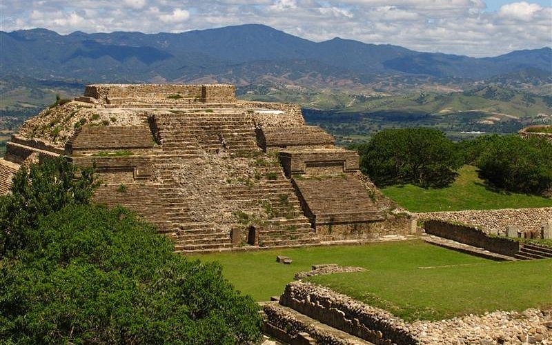 Explora Monte Albán: Tres Rutas de Transporte Público desde Oaxaca Capital