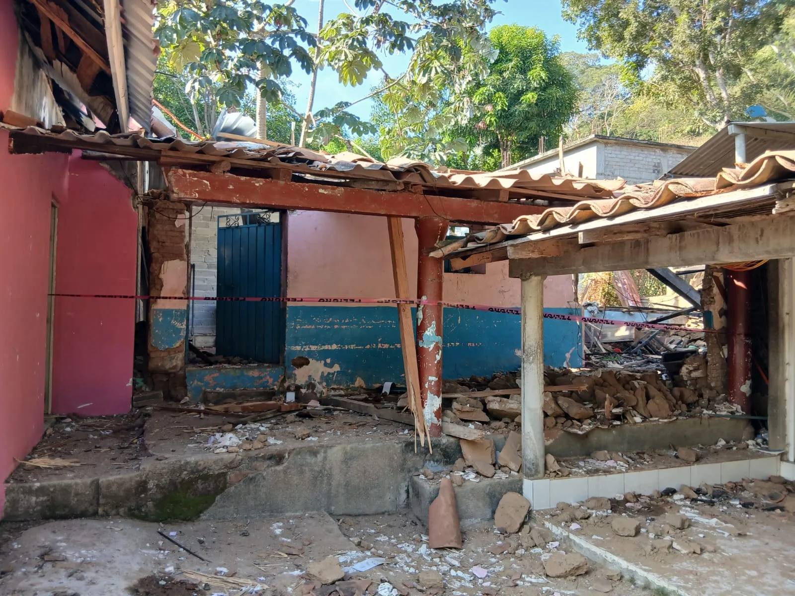 Refuerzan alertas de Protección Civil tras estallido de vivienda con pólvora en Huazolotitlán