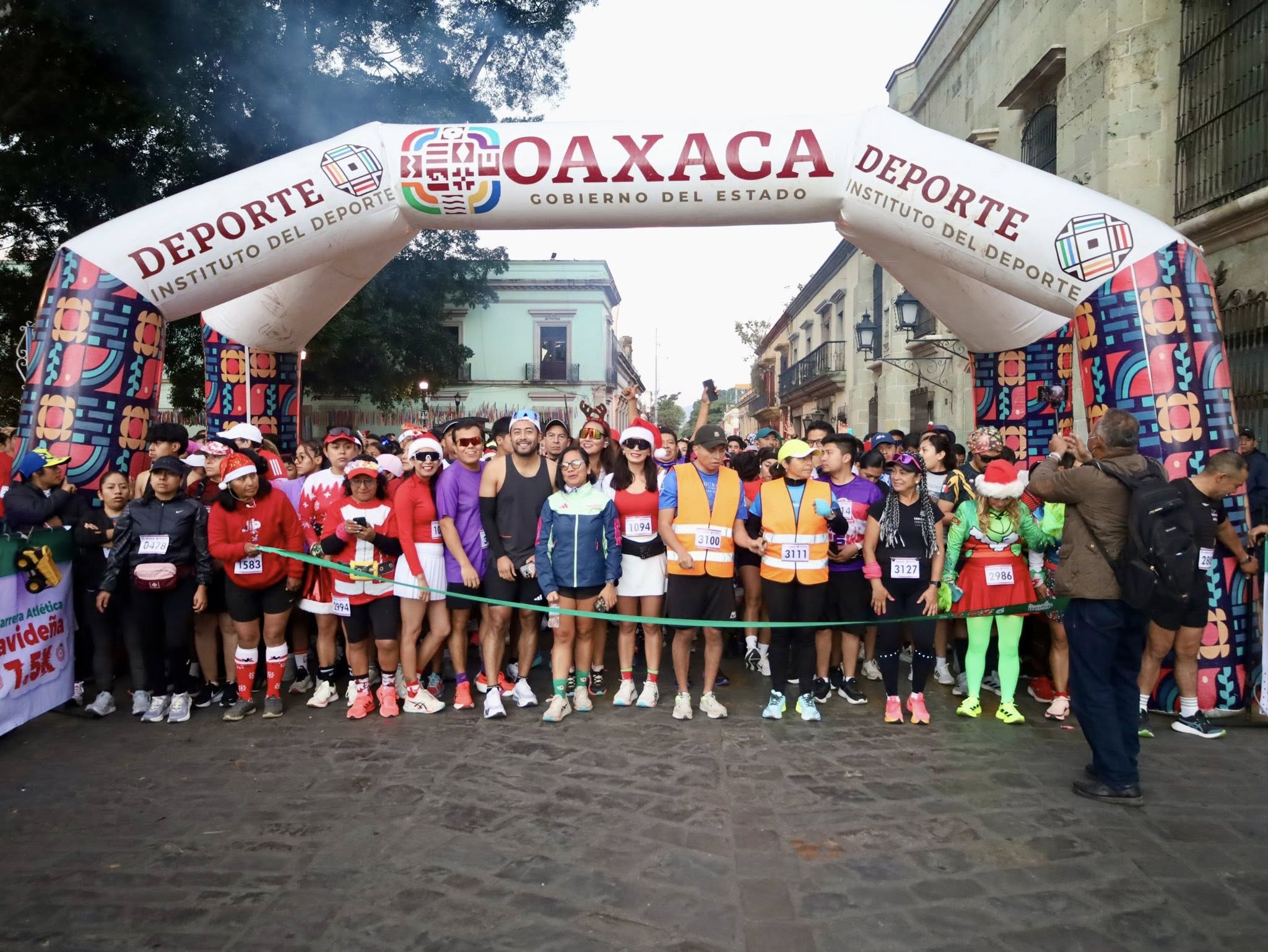 Oaxaca vivió una gran fiesta deportiva con la 3ª Carrera Atlética Navideña 7.5K