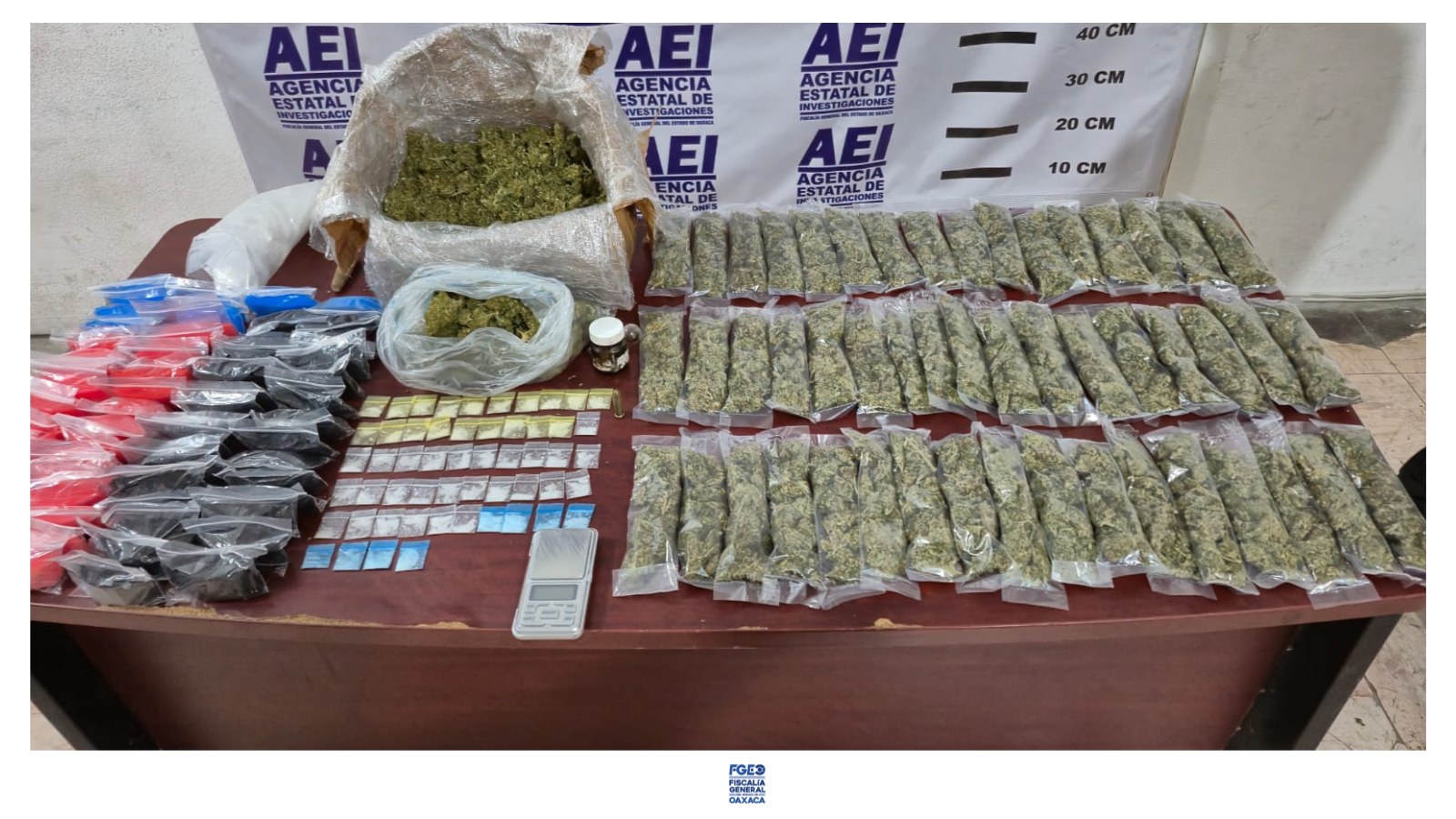 Realizan cateos en Pinotepa Nacional, aseguran: drogas y detienen a dos personas por narcomenudeo