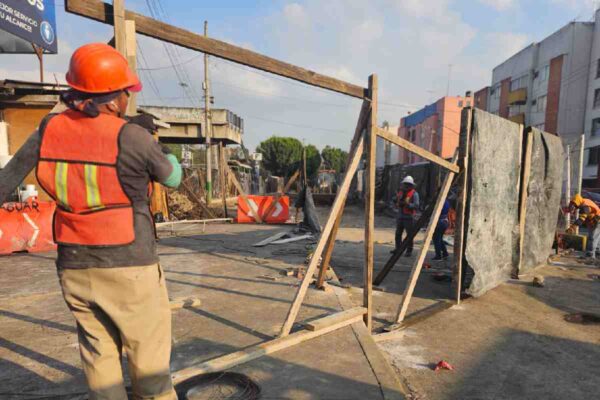Desplazan obras del Mundial 2026 a vendedores del Azteca