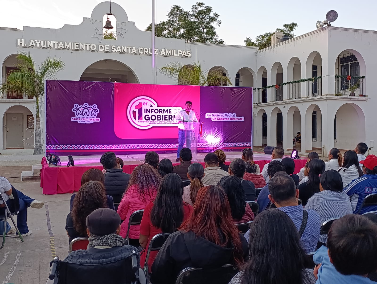 Rinde Christian Baruch primer informe en Santa Cruz Amilpas