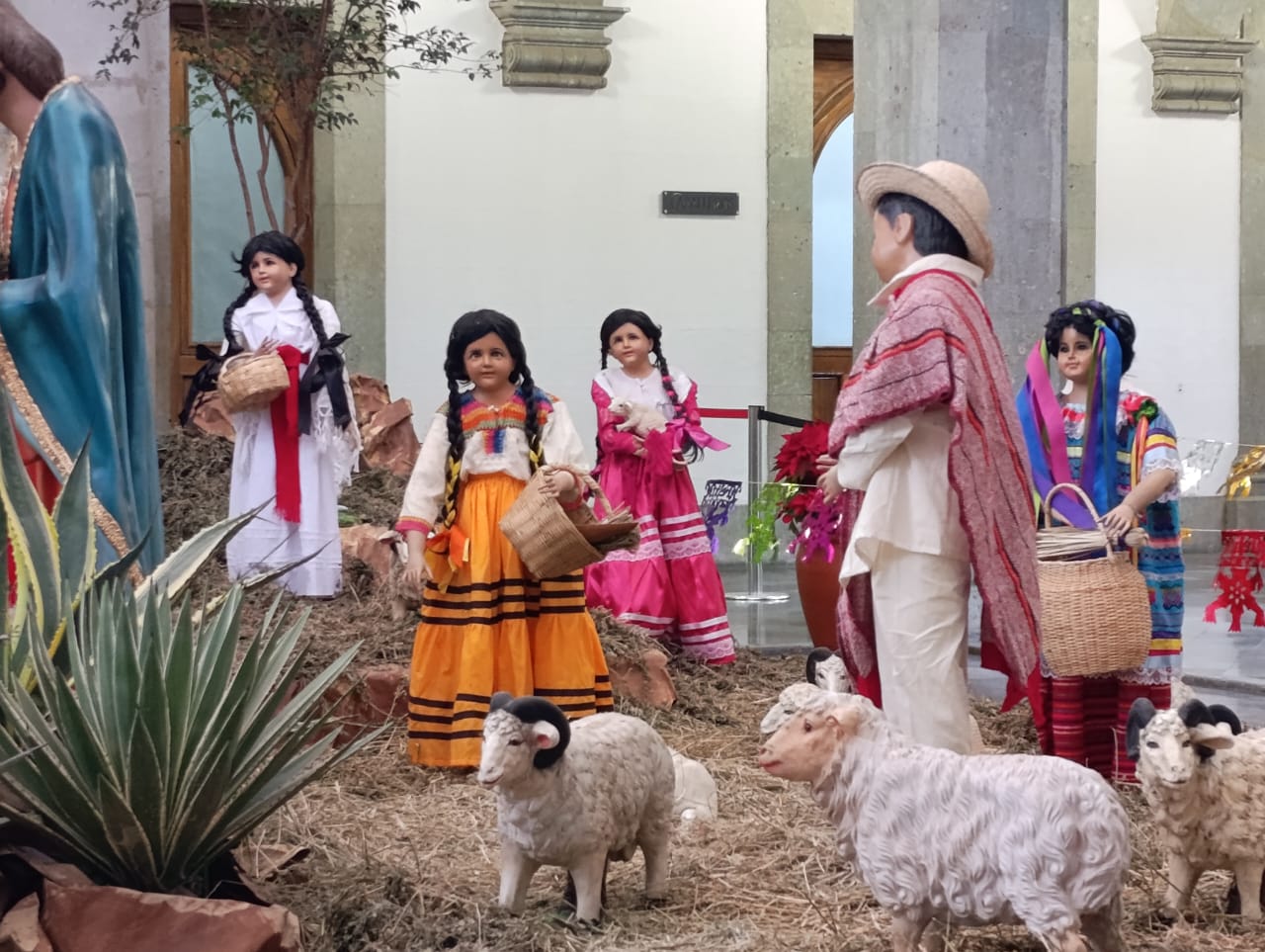Admiran turistas nacimientos navideños en Oaxaca capital