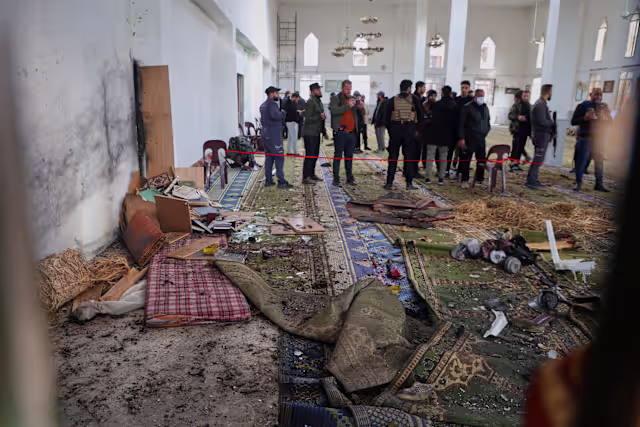 Explosión mata a ocho fieles en mezquita alauita de Homs, Siria