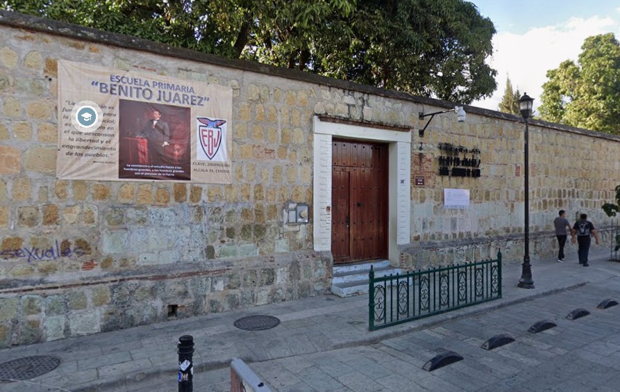 Acusan a director de primaria «Benito Juárez» de lucrar con su cargo y permitir venta de comida chatarra