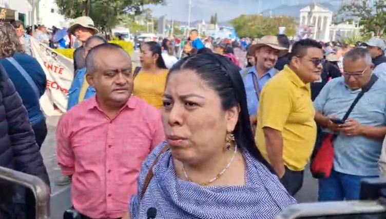 Marchan maestros de la Sección XXII por el 46 aniversario de la CNTE