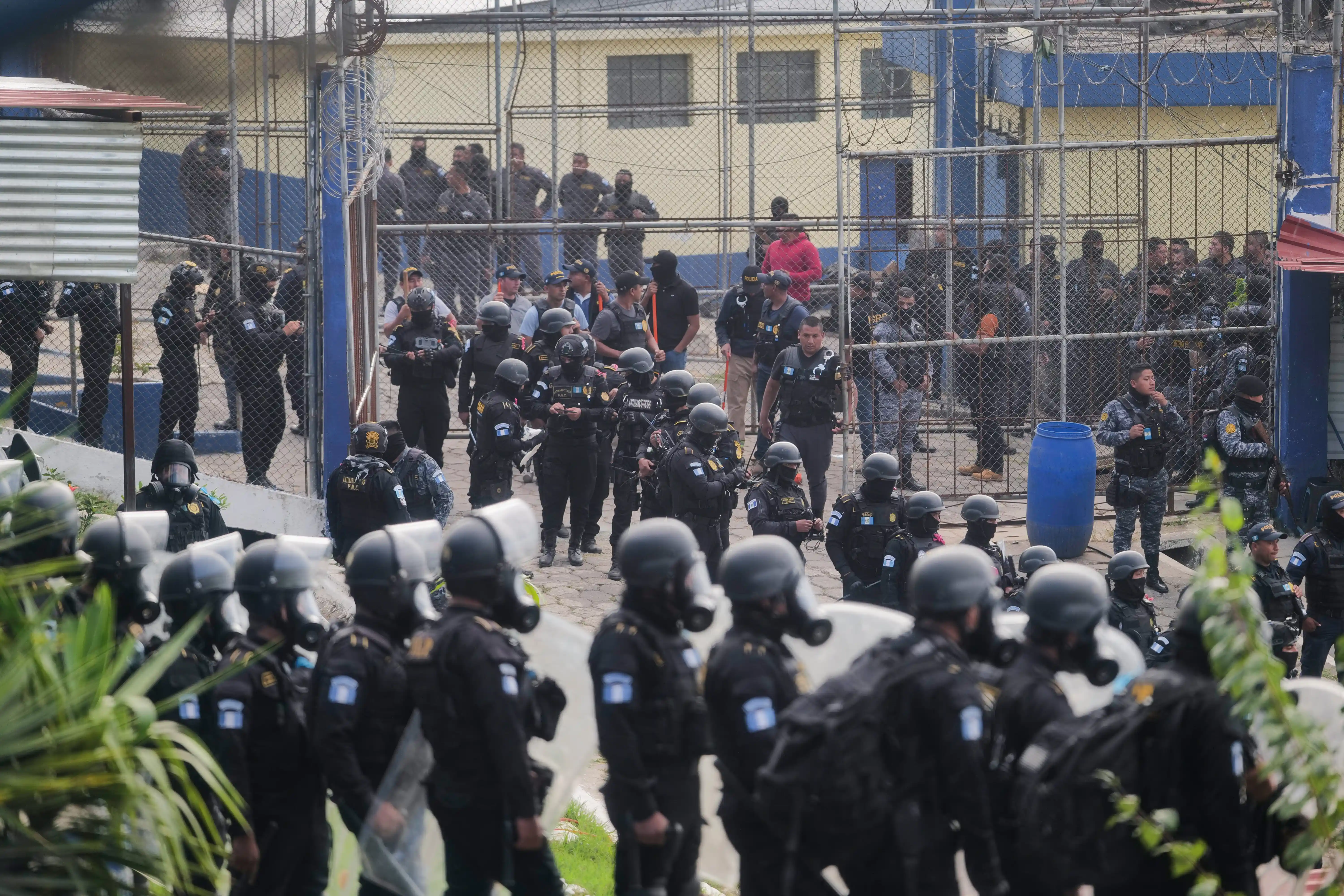 Guatemala declara estado de sitio tras motines y ataques pandilleros