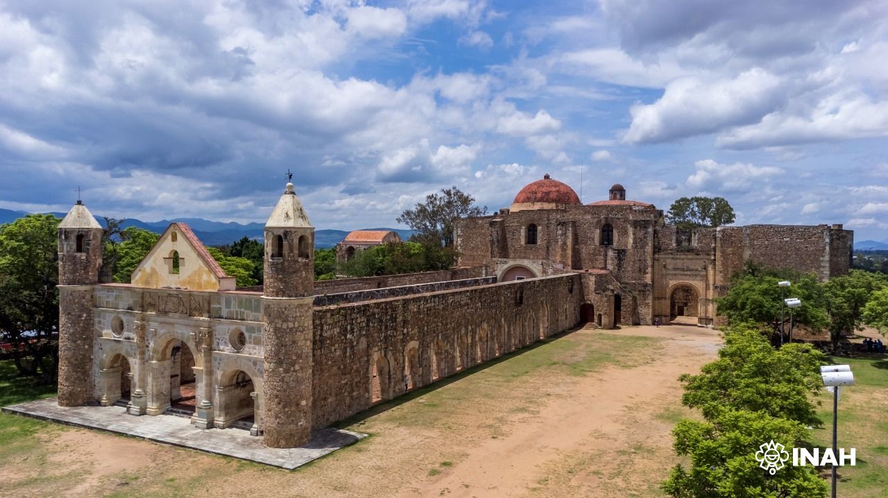 Explora el Exconvento de Cuilápam: Un tesoro virreinal que fusiona historia y sabores oaxaqueños.
