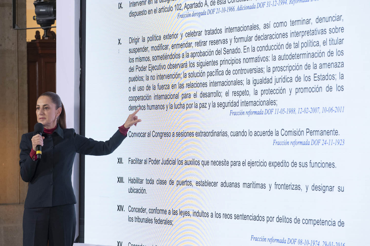 Sheinbaum defiende principios constitucionales de política exterior mexicana