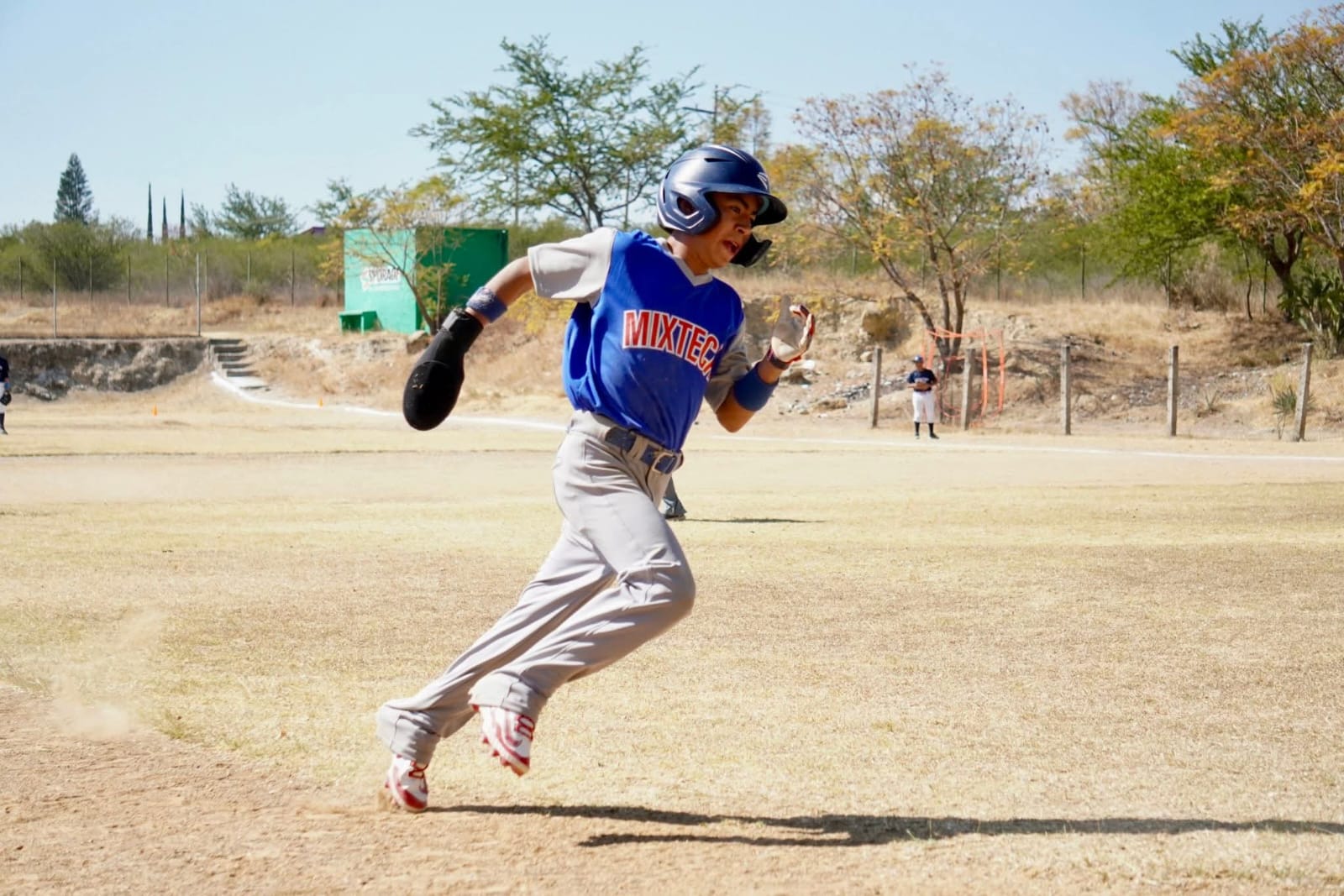 Destaca talento juvenil de la Mixteca en béisbol y skateboard durante la fase estatal