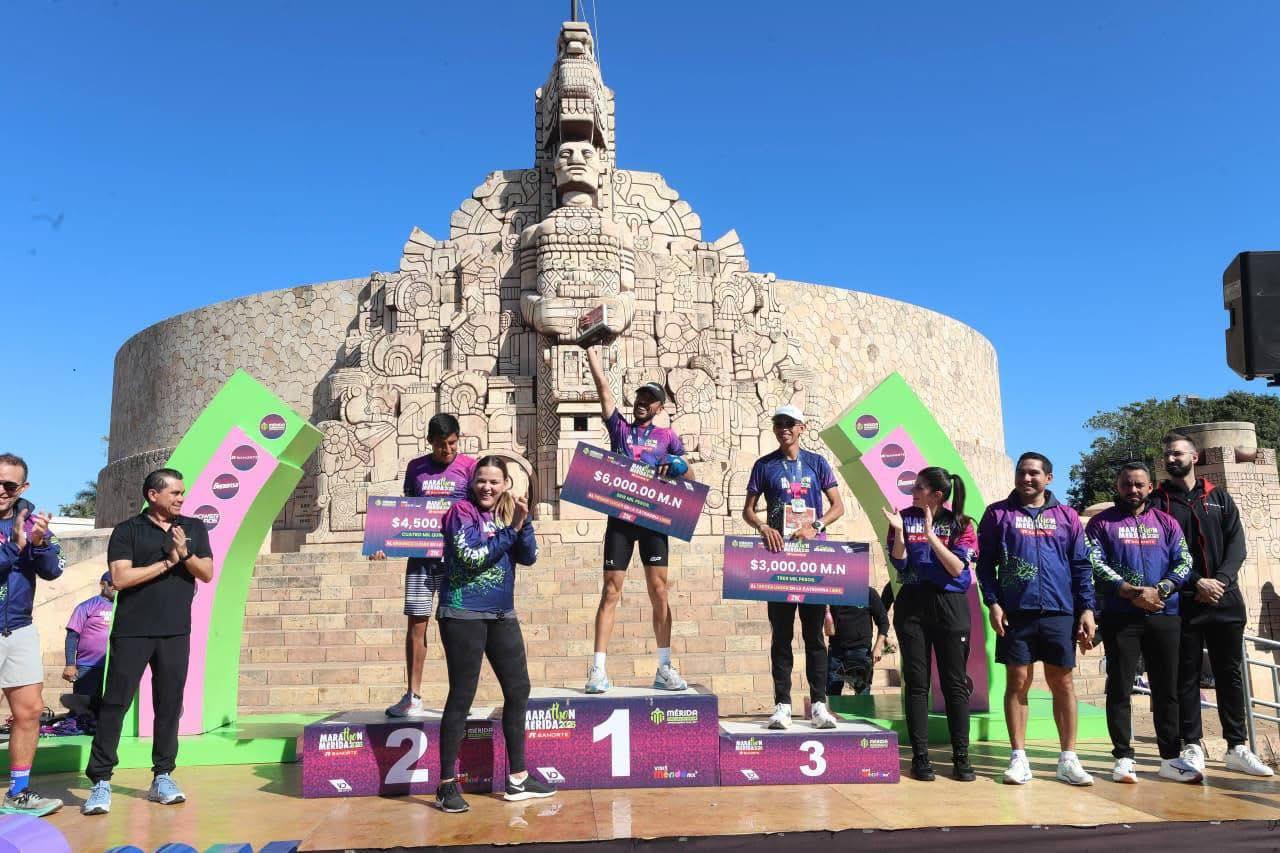 Oaxaqueño hace historia en el Maratón de Mérida 2026