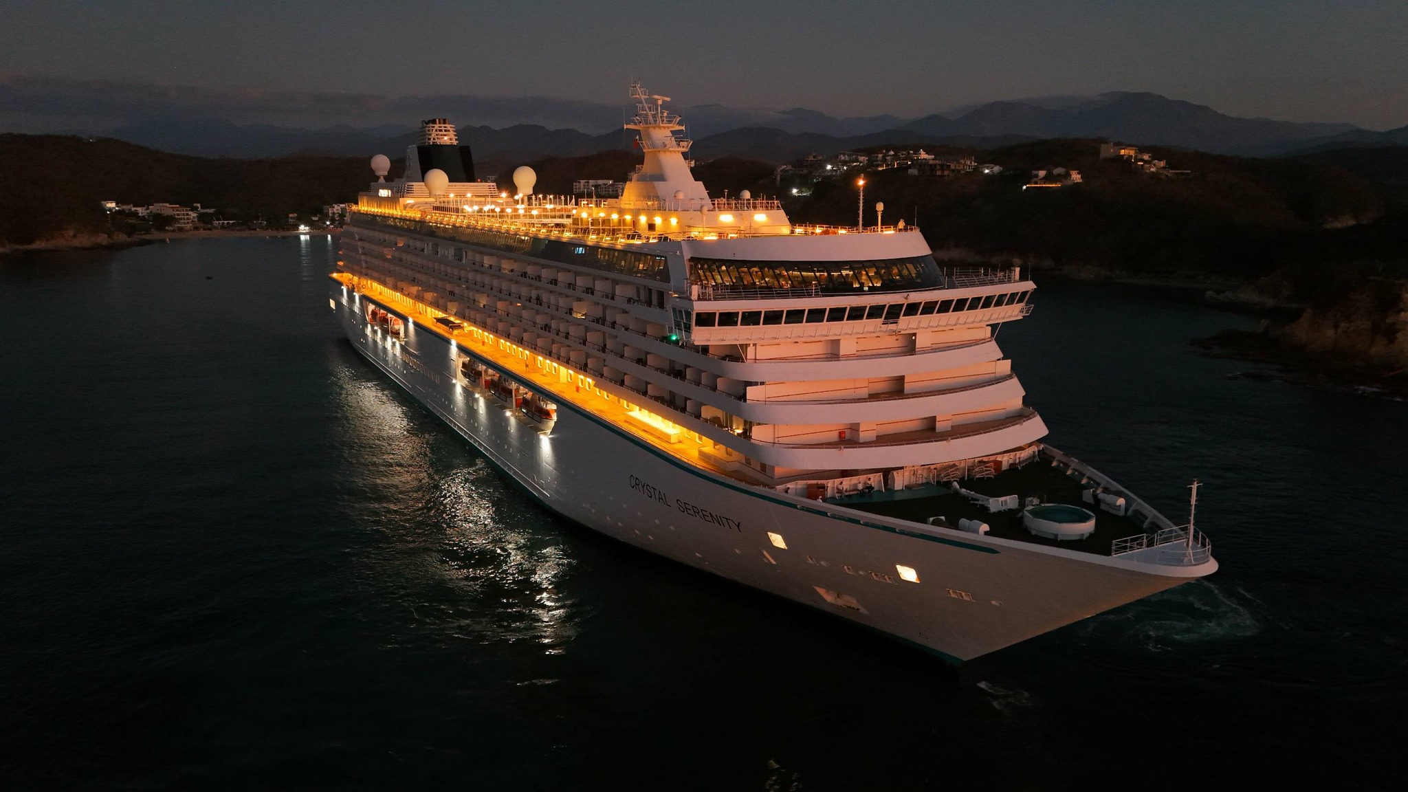 Arriba a Huatulco el primer crucero del año